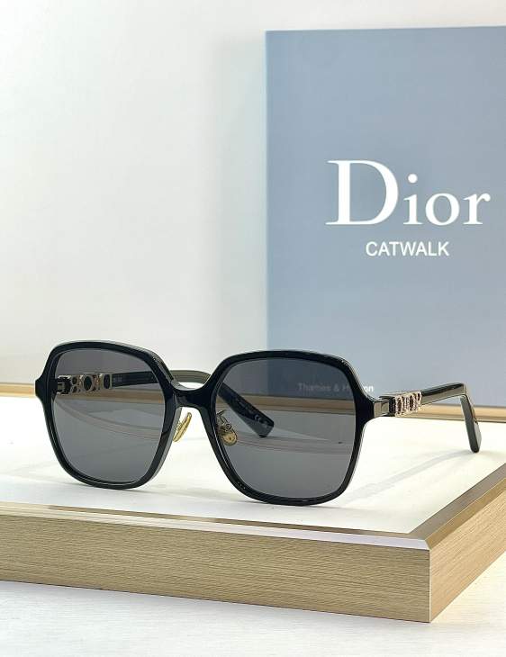 Picture of Dior Sunglasses _SKUfw76160914fw